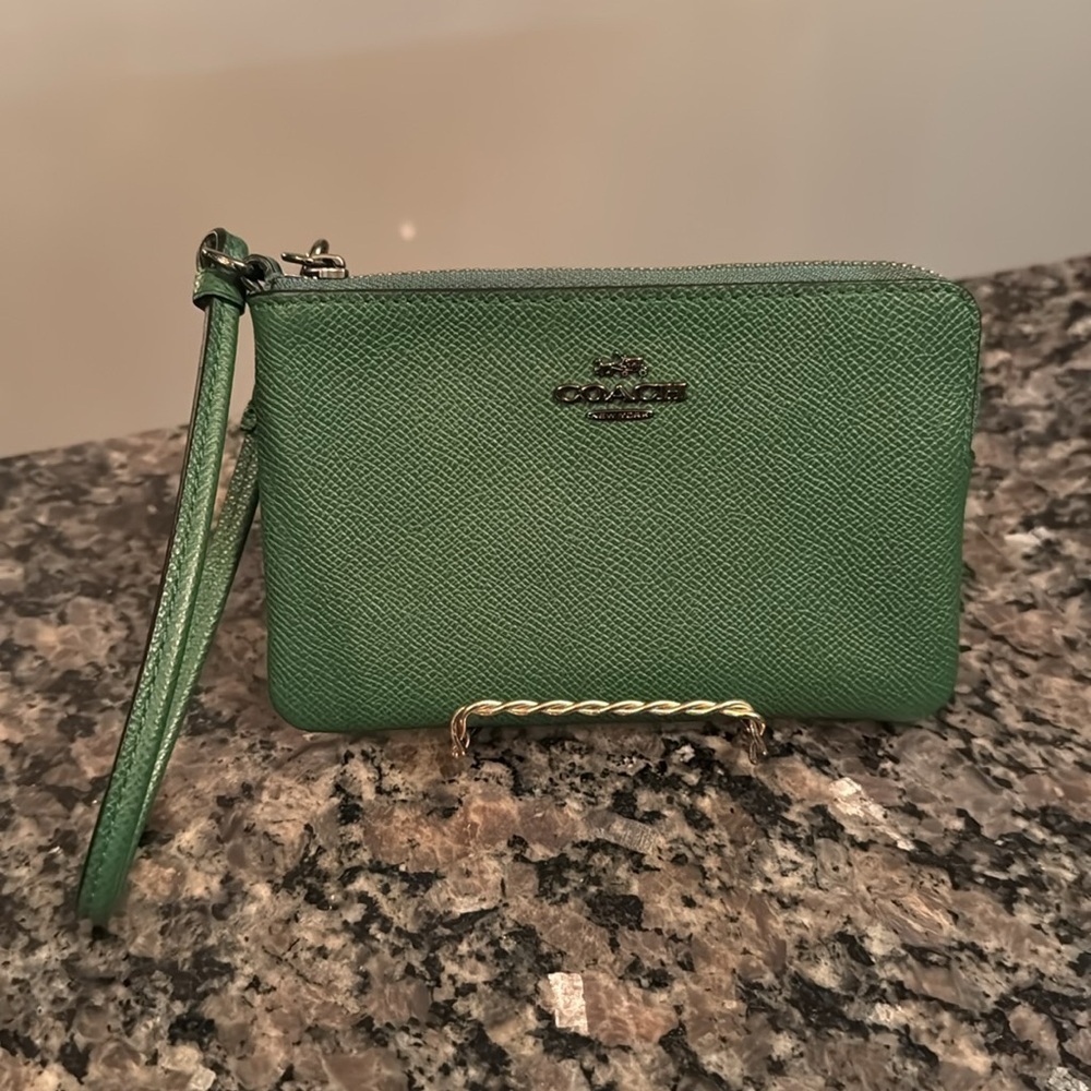Coach green leather wristlet with gun metal hardware EUC - Picture 3 of 11